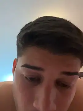 Snapshot of emiliano177 chatting on December 12, 2:37 am emiliano177 online show from December 12, 2:37 am