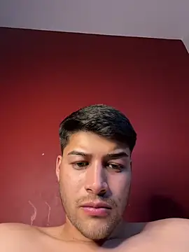 Snapshot of emiliano177 chatting on December 12, 7:15 pm emiliano177 online show from December 12, 7:15 pm