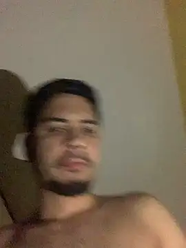 Snapshot of thguinho13 chatting on December 13, 7:25 am thguinho13 online show from December 13, 7:25 am