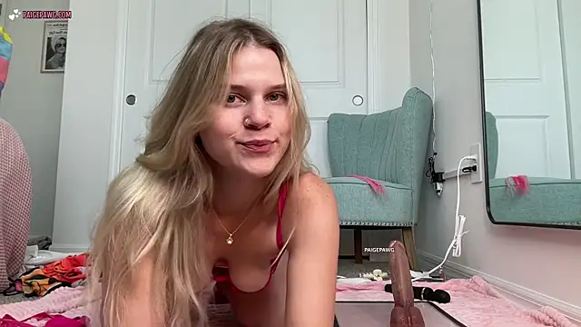PaigePawg online show from April 14, 1:49 pm
