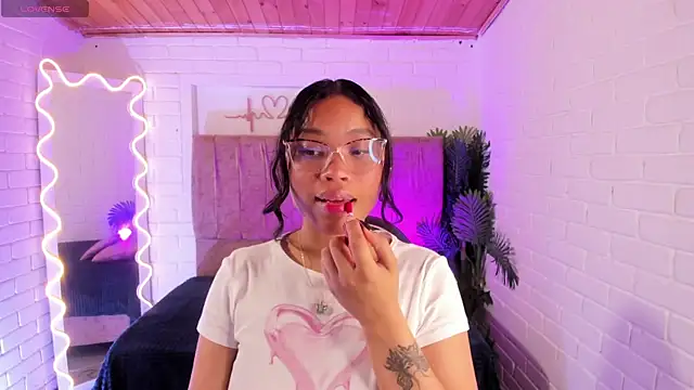 penelope tay1 online show from October 3, 3:30 am