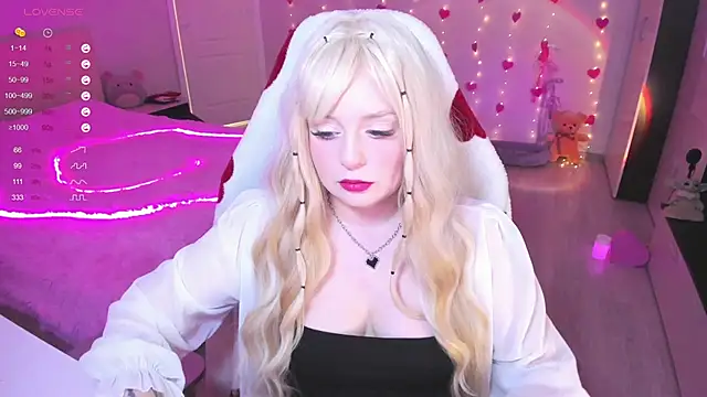 Snapshot of Amy_honey_angel chatting on February 20, 9:44 am Amy honey angel online show from February 20, 9:44 am