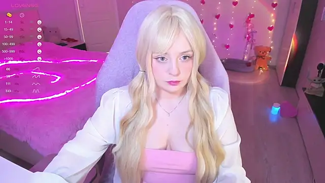 Snapshot of Amy_honey_angel chatting on March 10, 9:23 am Amy honey angel online show from March 10, 9:23 am