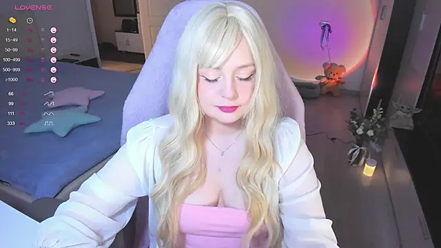 Snapshot of Amy_honey_angel chatting on January 21, 12:18 pm Amy honey angel online show from January 21, 12:18 pm