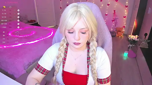 Snapshot of Amy_honey_angel chatting on February 24, 10:04 am Amy honey angel online show from February 24, 10:04 am