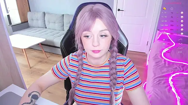 Snapshot of Amy_honey_angel chatting on October 22, 10:04 am Amy honey angel online show from October 22, 10:04 am