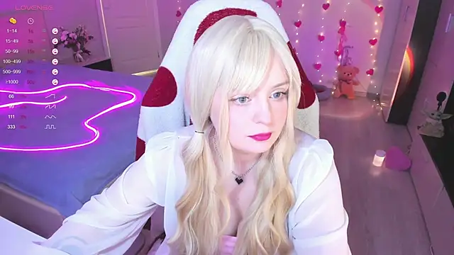 Snapshot of Amy_honey_angel chatting on March 19, 12:01 pm Amy honey angel online show from March 19, 12:01 pm