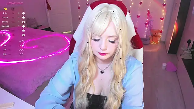 Snapshot of Amy_honey_angel chatting on February 21, 1:55 pm Amy honey angel online show from February 21, 1:55 pm
