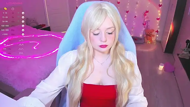Snapshot of Amy_honey_angel chatting on March 6, 9:03 am Amy honey angel online show from March 6, 9:03 am
