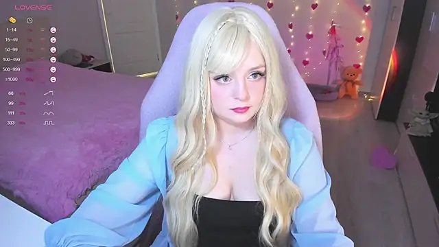 Snapshot of Amy_honey_angel chatting on February 6, 10:14 am Amy honey angel online show from February 6, 10:14 am