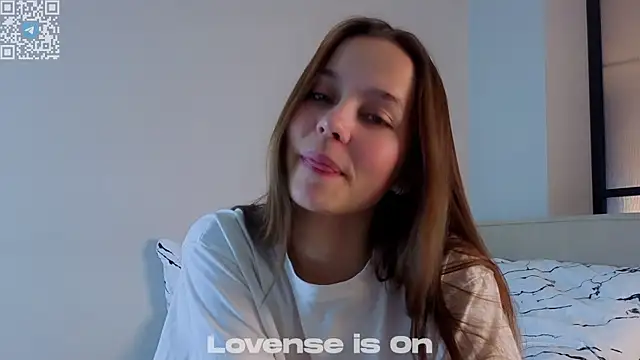 FalineDowlen online show from November 14, 2:59 am