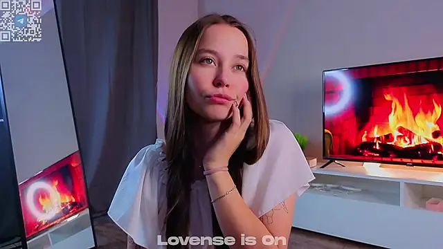 FalineDowlen online show from November 24, 2:00 am