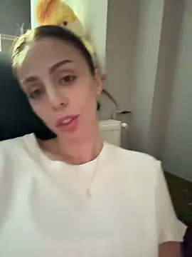 HayleyBlair online show from May 26, 10:57 am