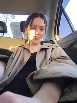 Mia Mia M online show from March 14, 2:45 pm