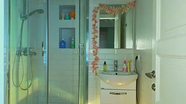 Snapshot of Mia_Mia_M chatting on February 28, 8:53 am Mia Mia M online show from February 28, 8:53 am