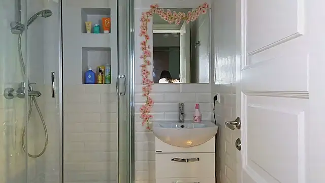 Snapshot of Mia_Mia_M chatting on March 8, 5:38 am Mia Mia M online show from March 8, 5:38 am