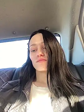 Mia Mia M online show from May 8, 3:38 pm