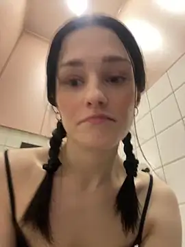 Mia Mia M online show from May 15, 2:26 pm