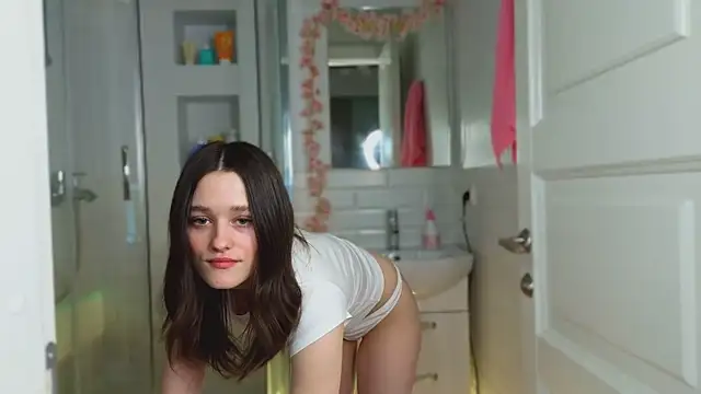 Snapshot of Mia_Mia_M chatting on February 26, 5:46 am Mia Mia M online show from February 26, 5:46 am