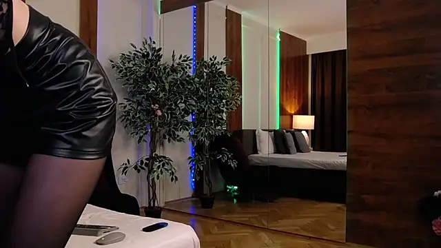 SkylerSpark online show from April 14, 6:57 pm