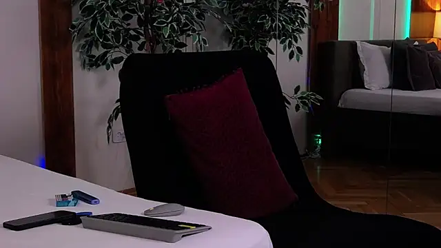 SkylerSpark online show from March 6, 8:37 pm