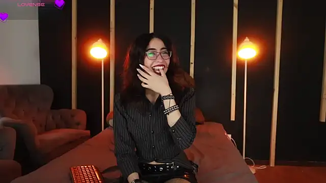 vampy dolll online show from March 7, 9:06 pm