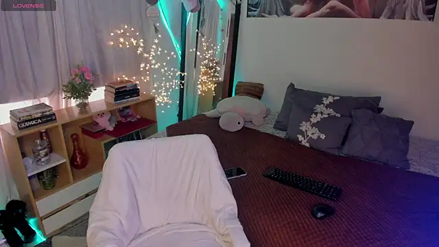 cuteweed420 online show from May 4, 10:01 pm