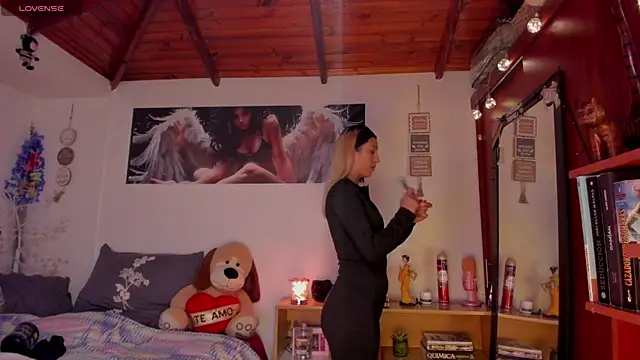 cuteweed420 online show from April 17, 12:35 am