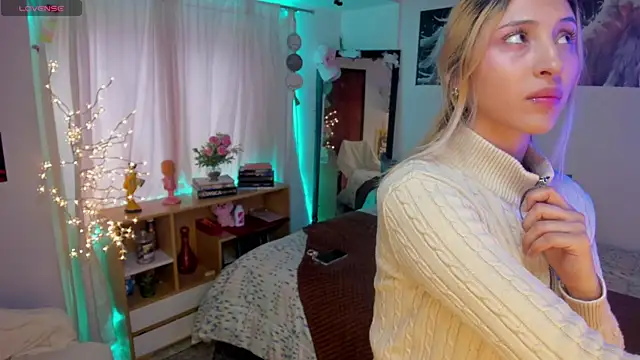 cuteweed420 online show from May 13, 9:44 pm