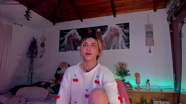 cuteweed420 online show from April 14, 2:05 am