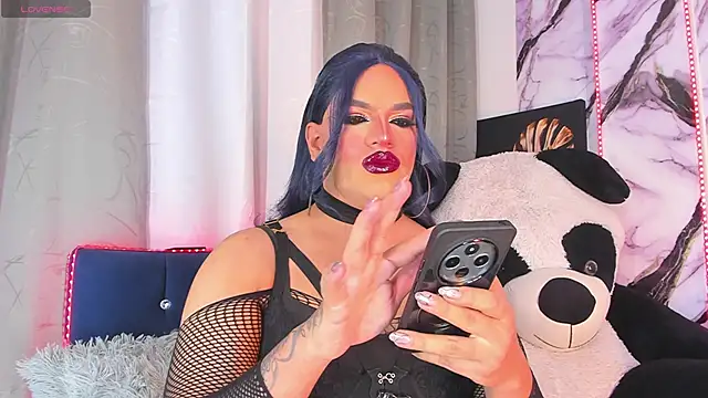 Snapshot of Missisabella_ chatting on June 10, 12:23 am Missisabella online show from June 10, 12:23 am