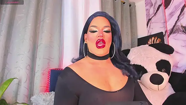 Snapshot of Missisabella_ chatting on July 10, 12:32 am Missisabella online show from July 10, 12:32 am