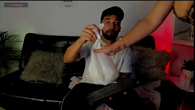 Sweet and caramel online show from March 2, 7:30 pm