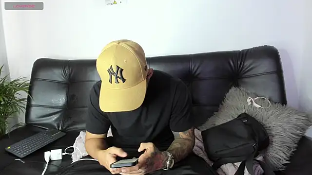 Sweet and caramel online show from February 6, 6:13 pm