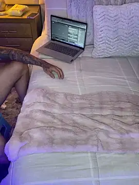 Sweet and caramel online show from October 31, 12:18 am