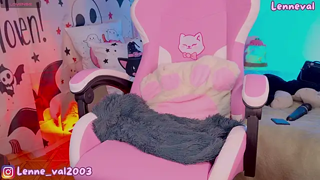 Lenneval1 online show from October 11, 2:12 am