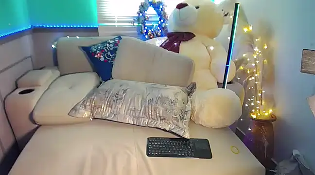 Snapshot of mharia_angel chatting on December 25, 4:22 pm mharia angel online show from December 25, 4:22 pm