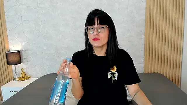 Freyaa   online show from March 18, 9:10 pm