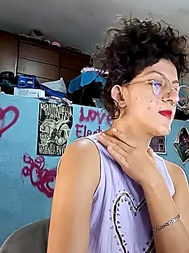 Snapshot of LoveElectra chatting on November 10, 4:23 pm LoveElectra online show from November 10, 4:23 pm