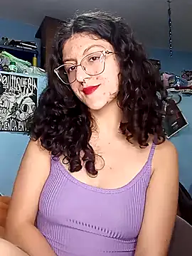 Snapshot of LoveElectra chatting on January 22, 1:53 am LoveElectra online show from January 22, 1:53 am