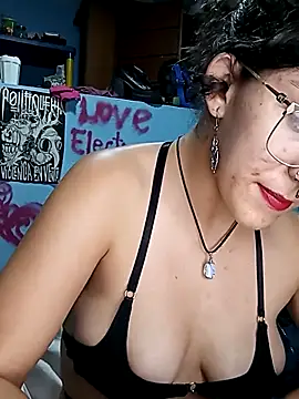 Snapshot of LoveElectra chatting on March 6, 2:51 am LoveElectra online show from March 6, 2:51 am