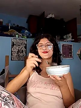 Snapshot of LoveElectra chatting on February 1, 7:02 pm LoveElectra online show from February 1, 7:02 pm