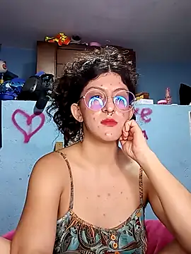 Snapshot of LoveElectra chatting on February 25, 11:59 pm LoveElectra online show from February 25, 11:59 pm