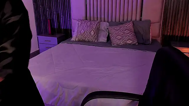 Lillyortiz online show from March 18, 7:59 pm