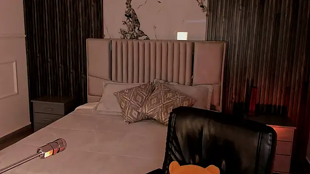 Lillyortiz online show from February 13, 9:04 pm