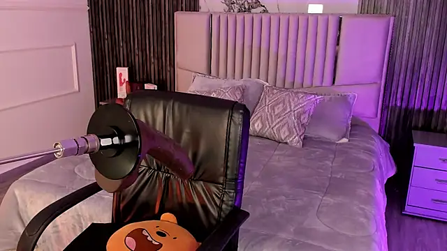 Lillyortiz online show from November 14, 8:45 pm