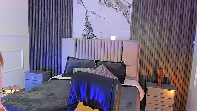 Lillyortiz online show from April 6, 7:48 pm