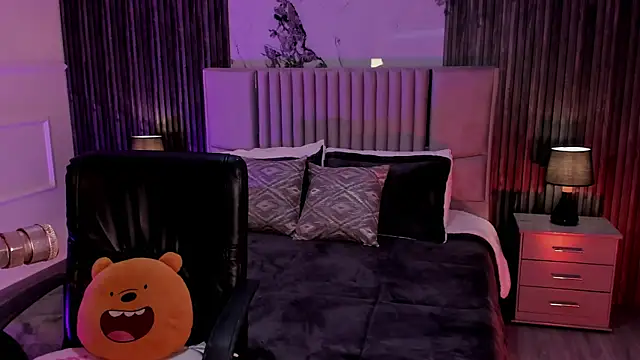 Lillyortiz online show from June 1, 8:30 pm