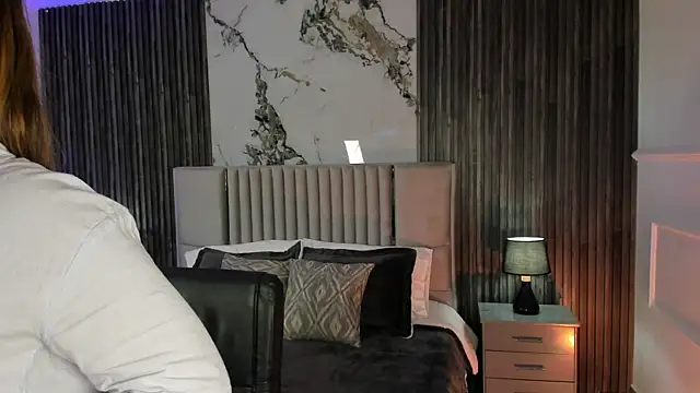 Lillyortiz online show from May 25, 7:45 pm