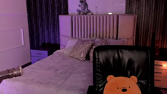 Lillyortiz online show from February 16, 7:45 pm